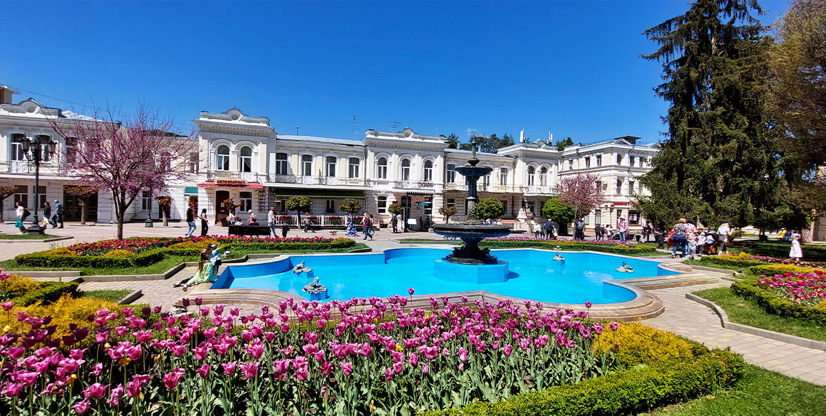 Фонтан Лягушки май