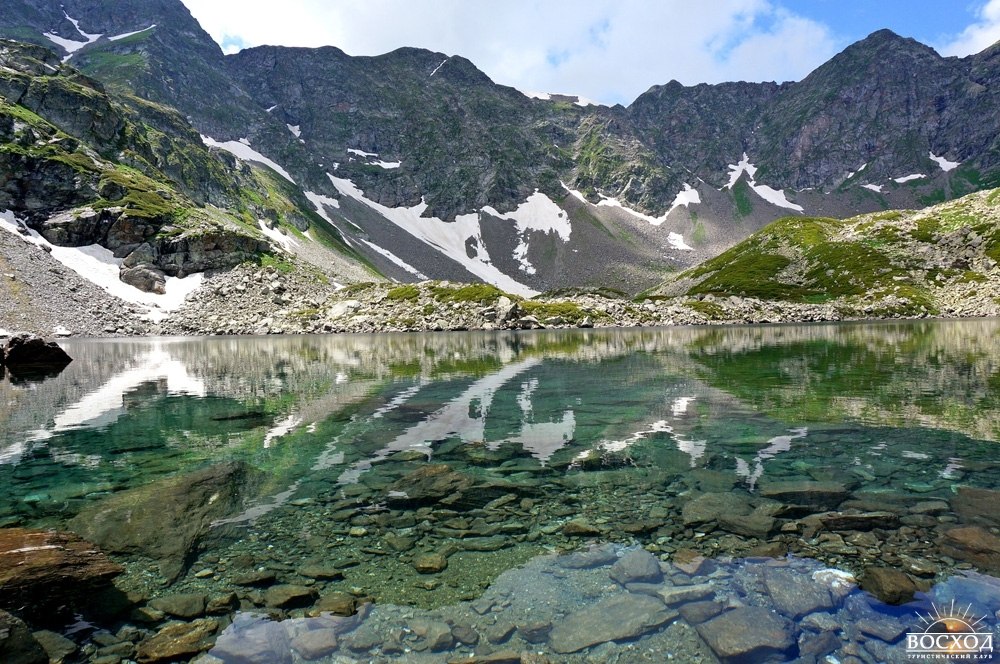 Архыз. Дуккинские озера. Прозрачная горная вода в озере