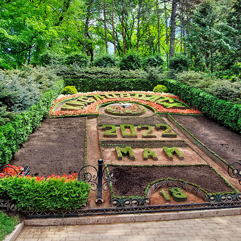 Памятная клумба Кисловодск Цветочный календарь клумба