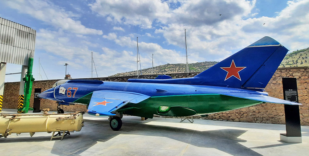 Самолет синий зеленый красная звезда