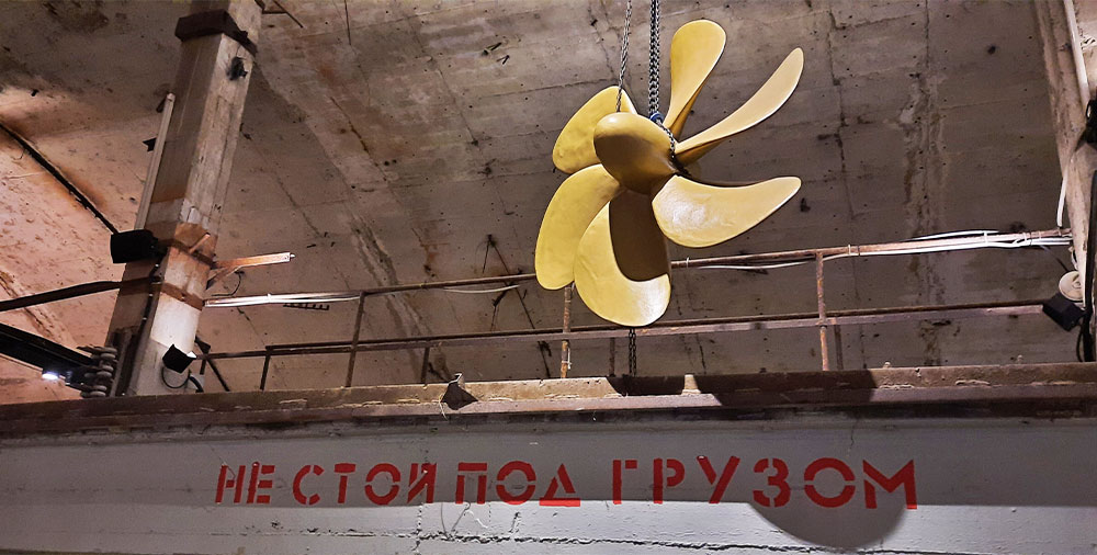 Огромный вентилятор желтый