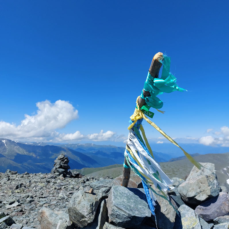 Вершина перевала Алтай перевал Кара-Тюрек вершина ленточки