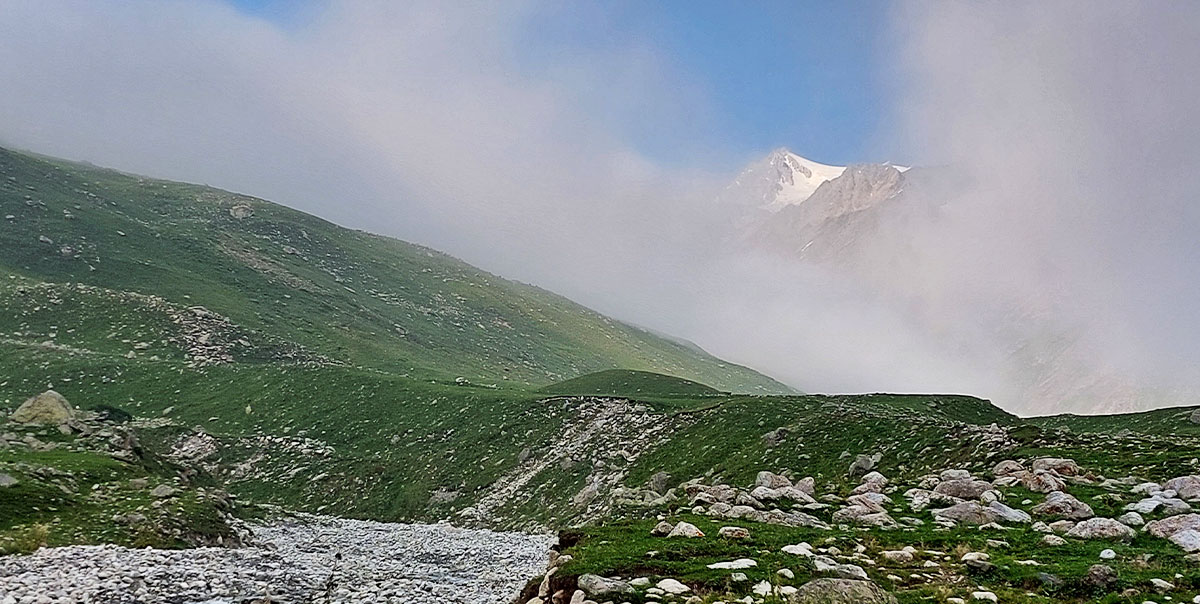 Верхняя Балкария ущелье треккинг река