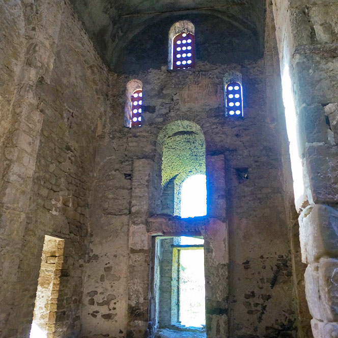 Архыз Аланское городище внутри Среднего храма