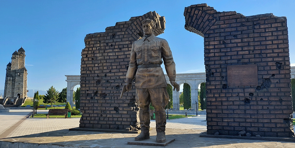 Памятник последнему защитнику Брестской крепости Памятник защитнику Брестской крепости