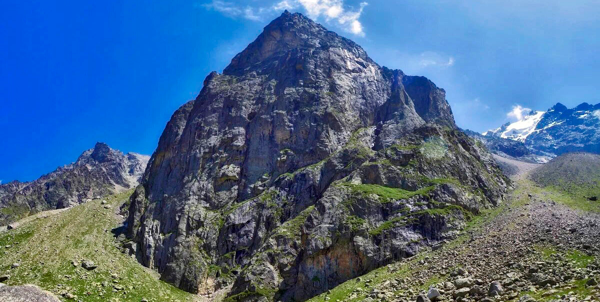 Высота скалы Шлем - 3486 м Безенги Шлем фотография