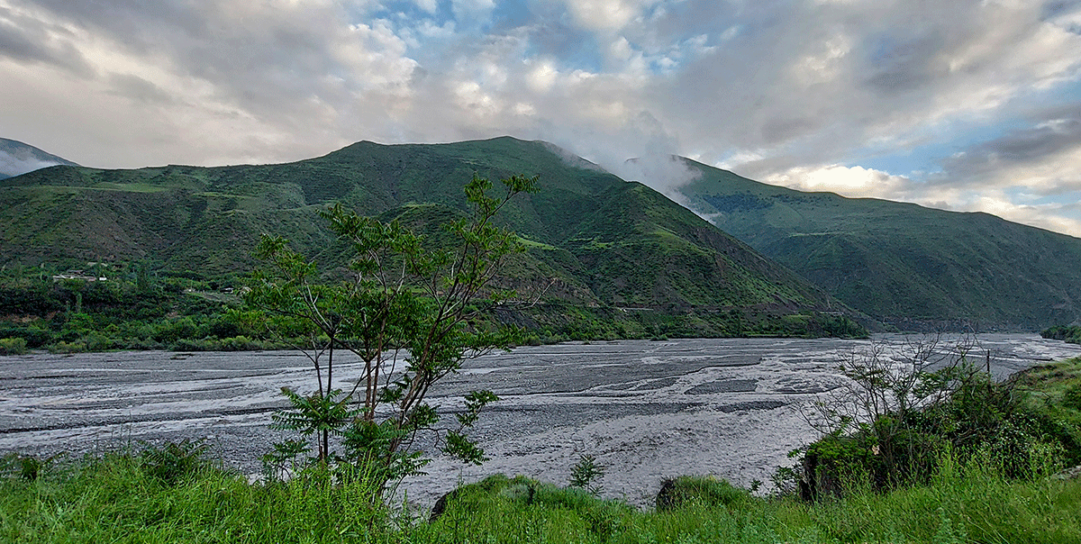 Юждаг река Ахтычай июнь фото