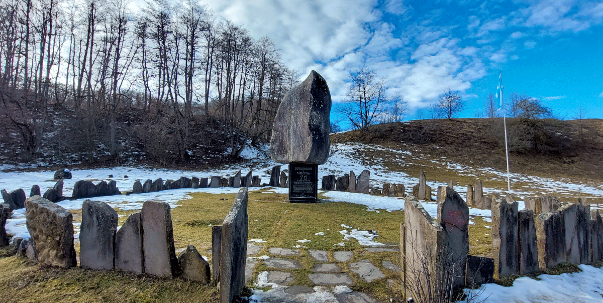 Памятник восстание крестьян зимой