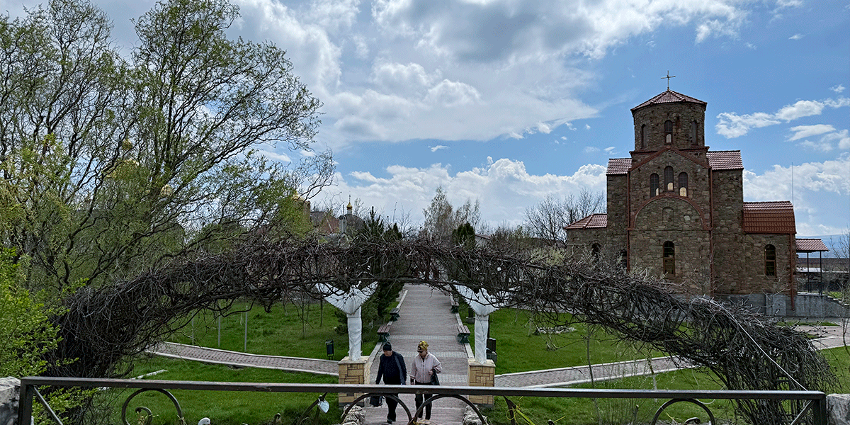 Огромное количество локаций внутри! Ессентуки аллея философов и ангелы