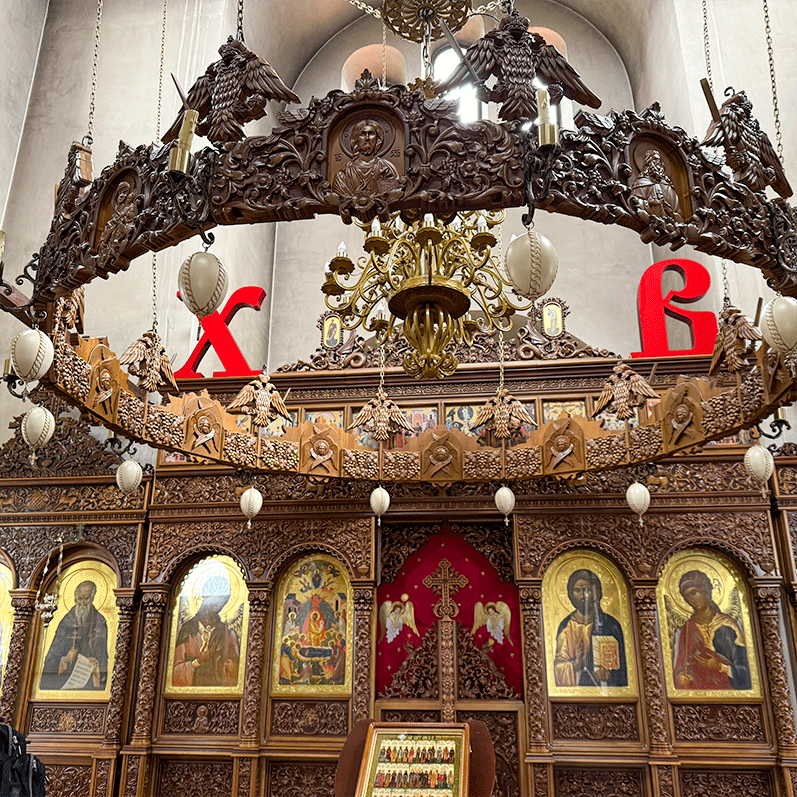 Торжественный иконостас Ессентуки Успенская церковь внутри