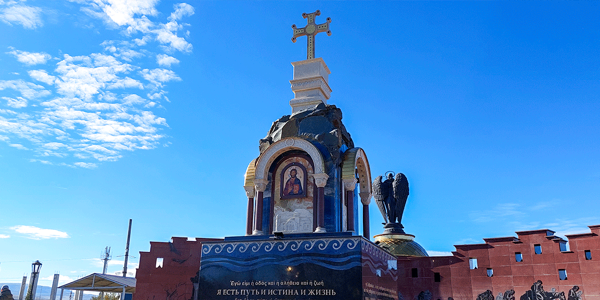 Возле мемориала жертвам геноцида Ессентуки мемориал жертвам геноцида