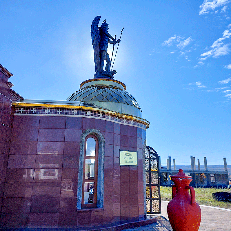 На вершине архангел Михаил Ессентуки мемориал жертвам геноцида фотография