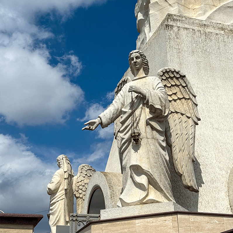 Статуя в Ессентуках Ессентуки храмовый комплекс Петра и Павла