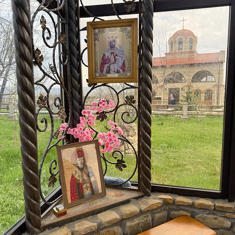 Немного интерьера Икона и цветы