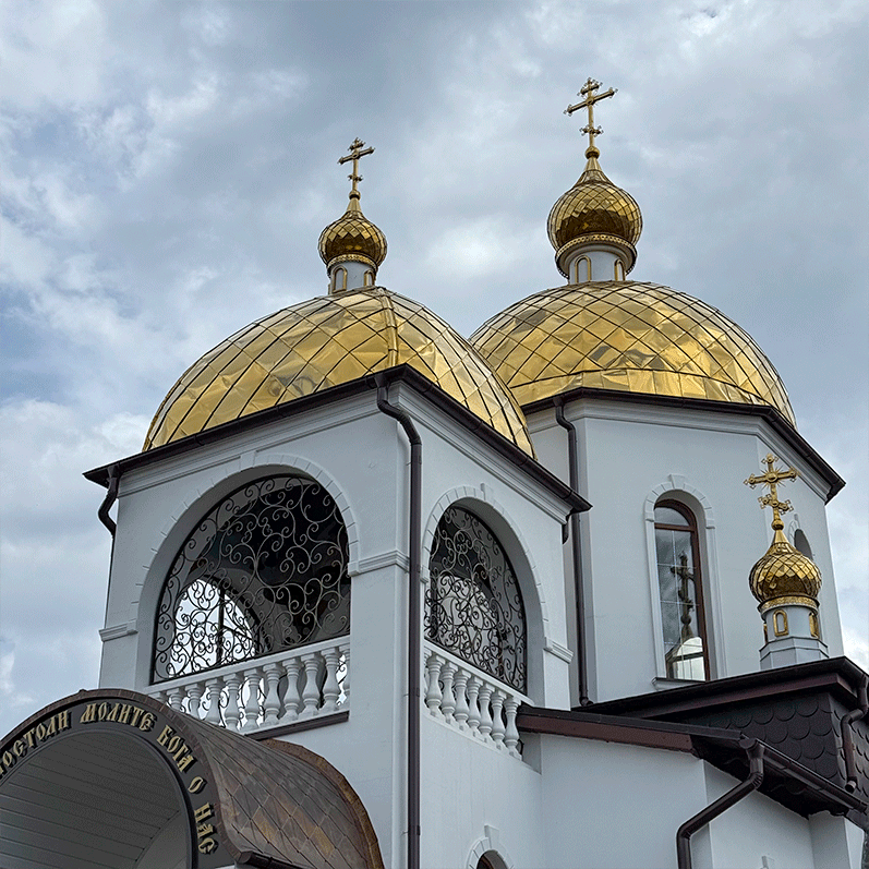 Позолоченные купола собора Петра и Павла Ессентуки Собор Петра и Павла фотография