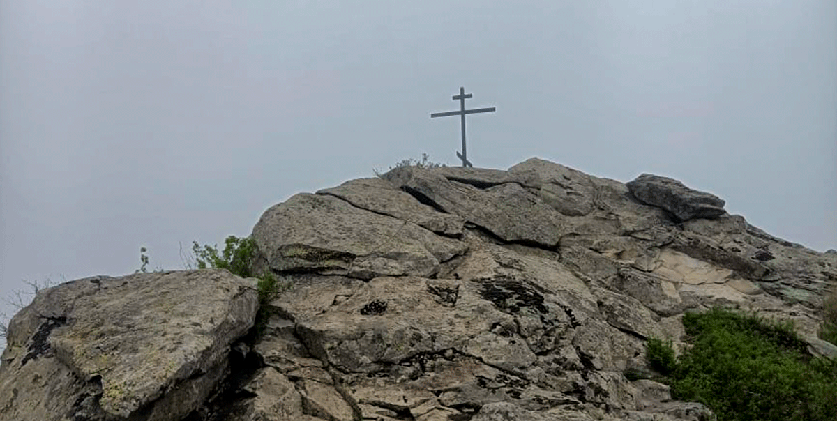 Гора Змейка крест