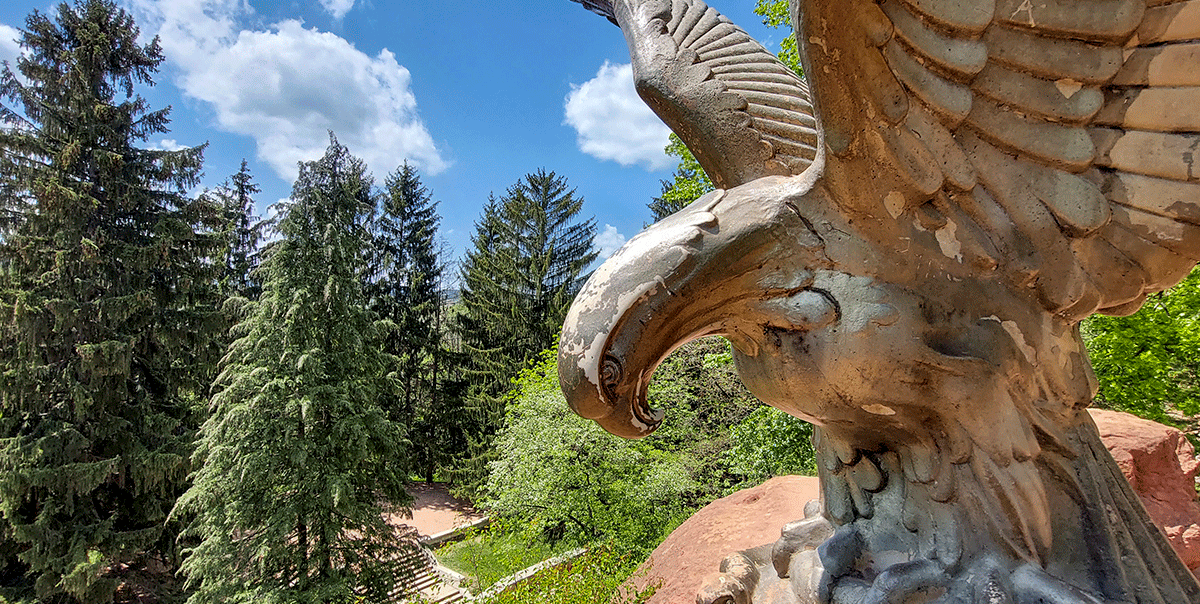 Кисловодский парк орел на скалах