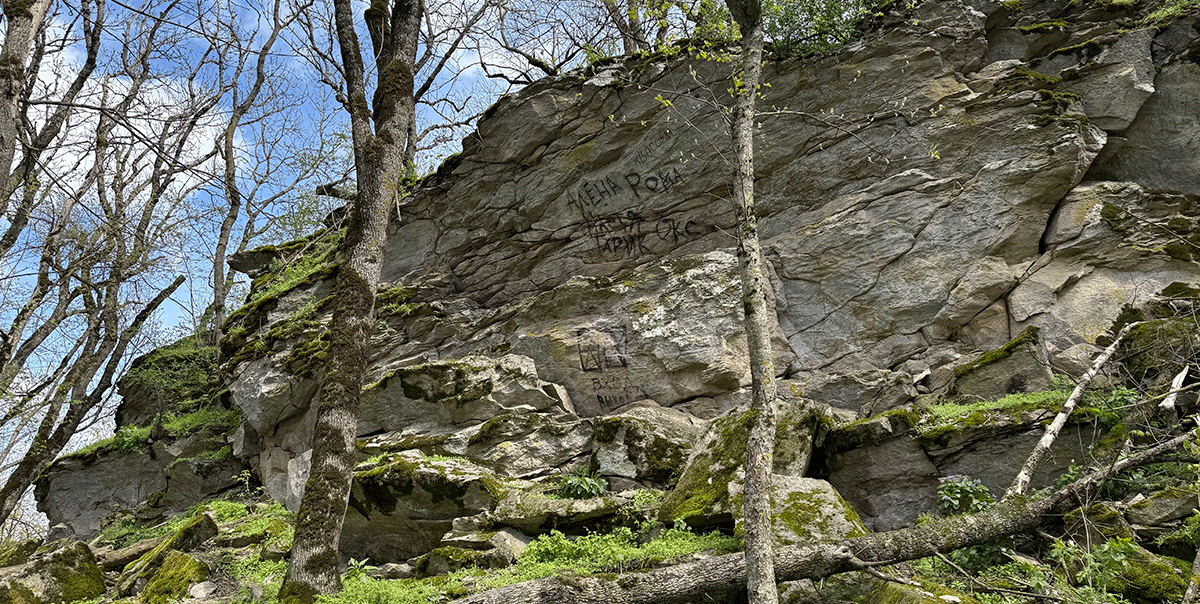 Пейзаж, созданный ветром и временем Селитряные скалы весной