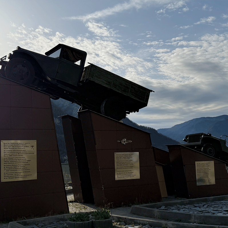 Алтай памятник шоферам фотография