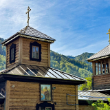 Цветение маральника на Алтае. Майские в сиреневых горах.
