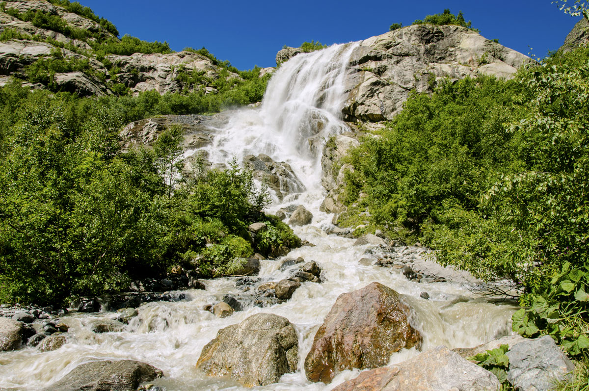 Кавказ Домбай водопад Алибек река