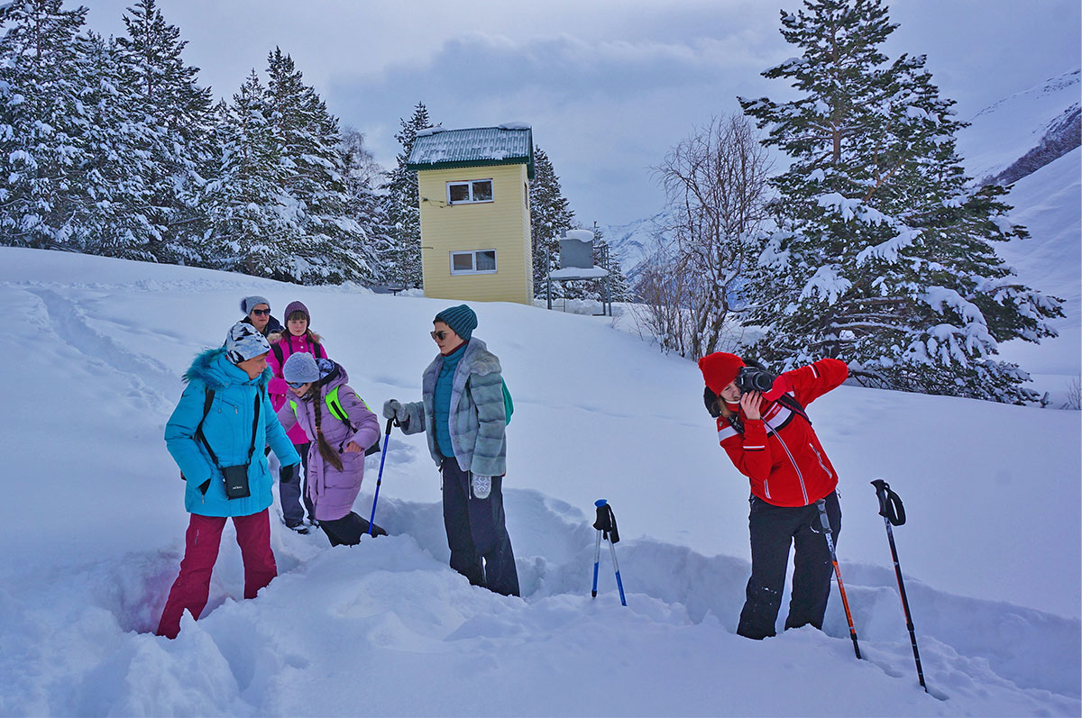 Зима Приэльбрусье туристы поход