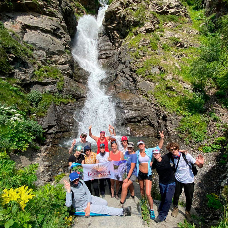 Дигория водопад Галдоридон туристы