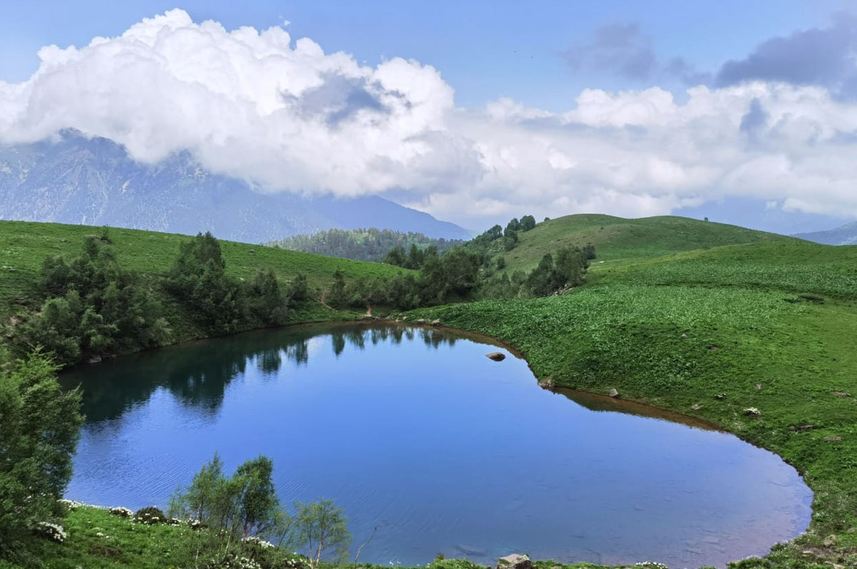 Озеро любви облака Кавказ Архыз