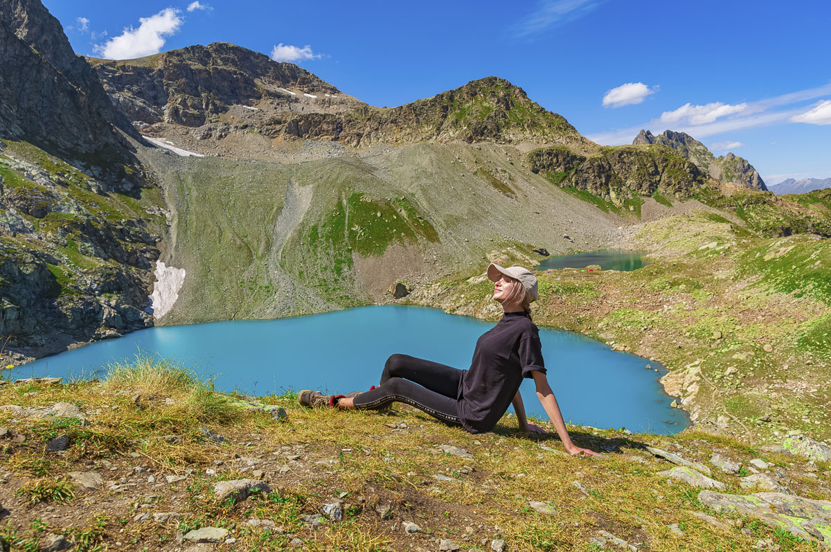 Архыз перевал Иркиз фото Софийское озеро девушка