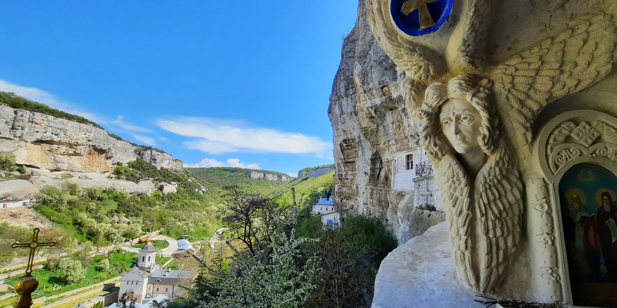 Бахчисарай Успенский монастырь каменный ангел фото