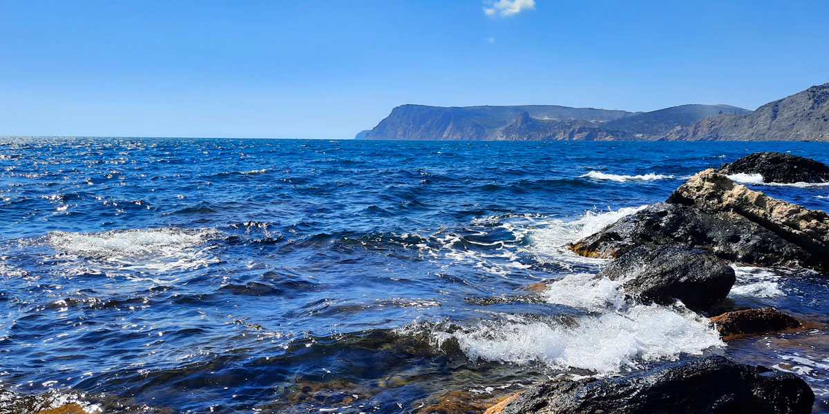 Балаклава Черное море волны камни