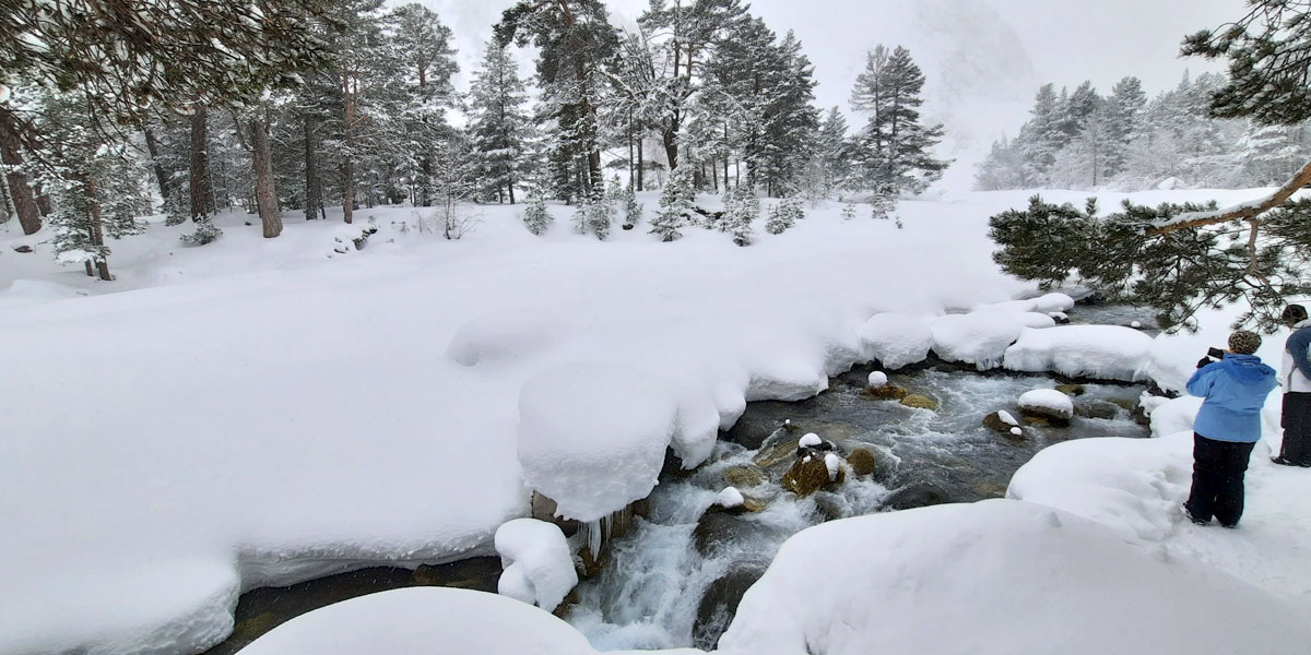 Приэльбрусье река Баксан зима снег туристы