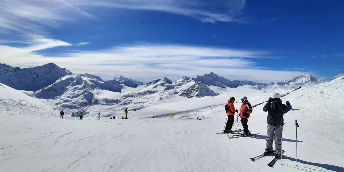 Эльбрус зима горы горнолыжники трассы ратрак