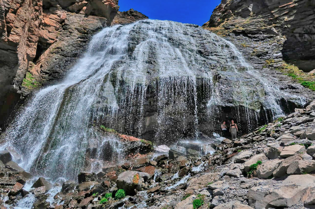 Пик Терскол водопад Девичьи косы летом