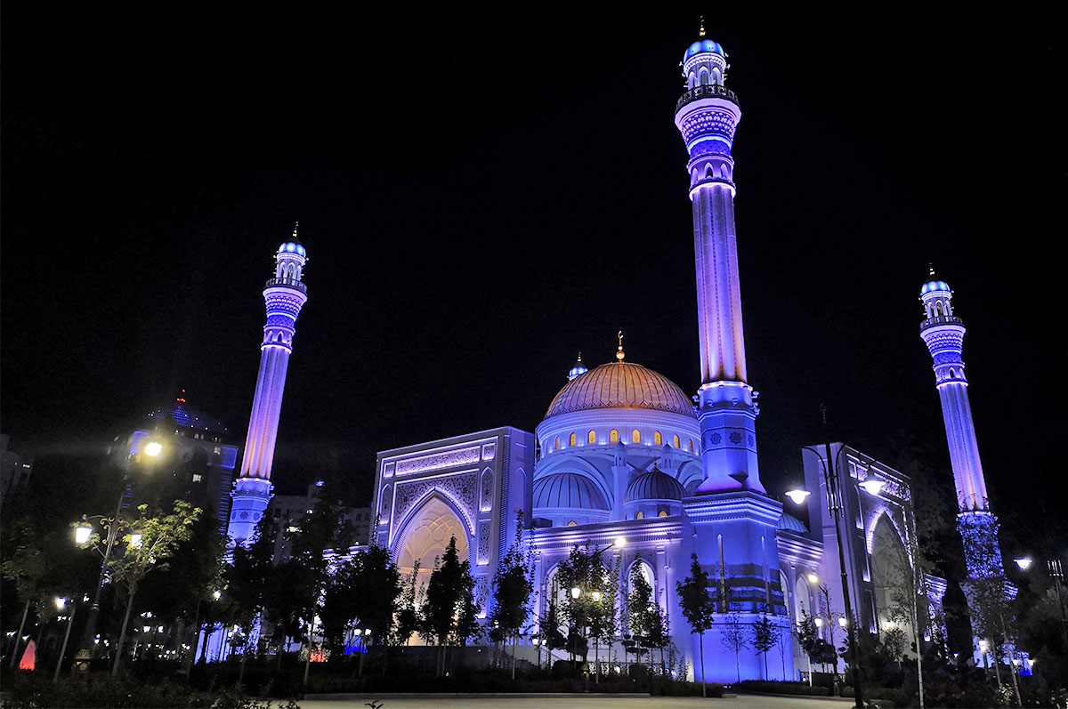 Чечня мечеть Шали ночь подсветка