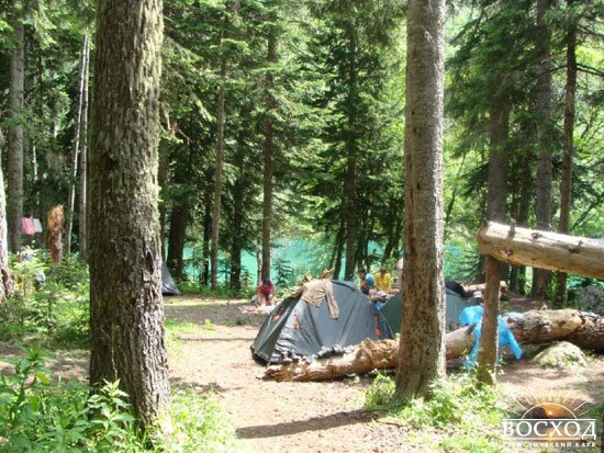 Домбай. Палаточный лагерь на Бадуках