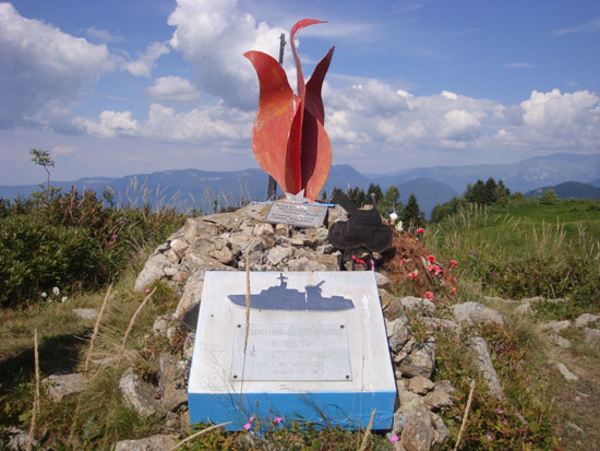 Памятник погибшим воинам на перевале Грачевского